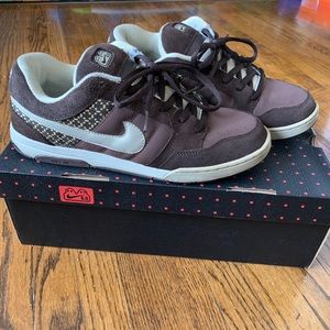 Nike Air Mogan Chocolate/Brown size 10